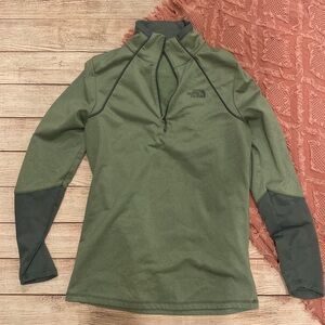 The North Face Women’s Quarter Zip Fleece Size Medium